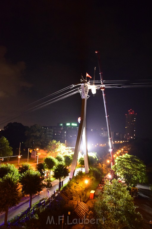 Koelner Seilbahn Gondel blieb haengen Koeln Linksrheinisch P927.JPG - Miklos Laubert